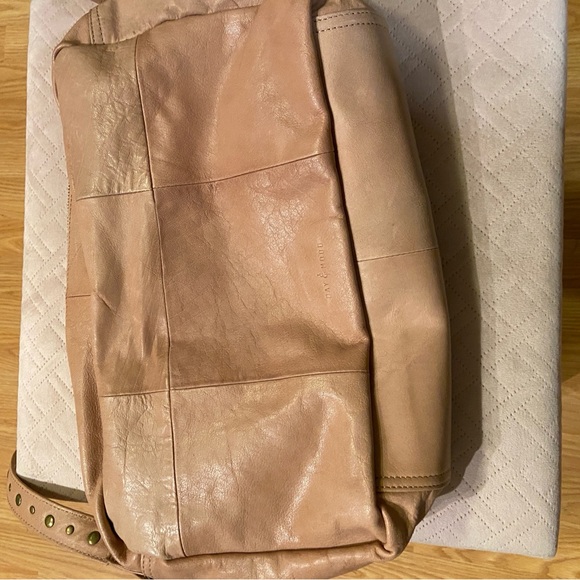 Day & Mood pale pink leather purse with adjustable strap - Picture 5 of 15